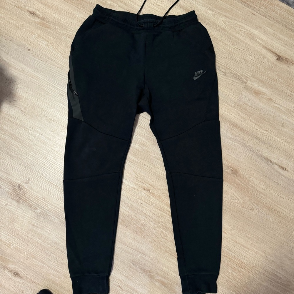 Nike Tech Fleece Joggers in Black